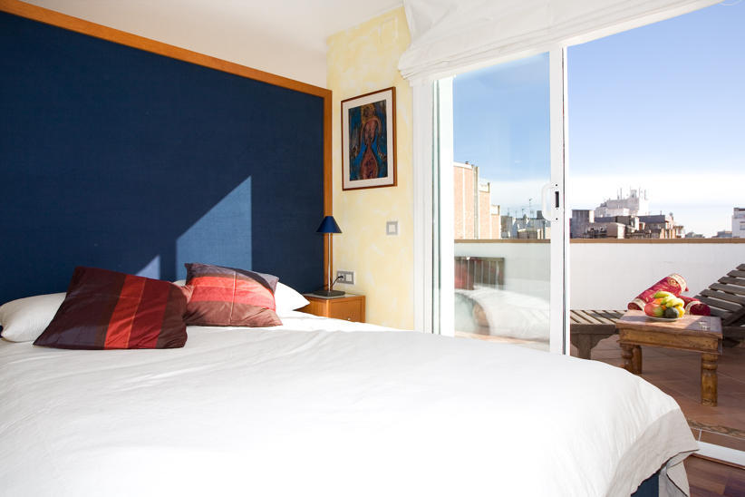 Gaudi Views Apartment Барселона Стая снимка